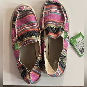 NEW Sanuk size 5 shoes